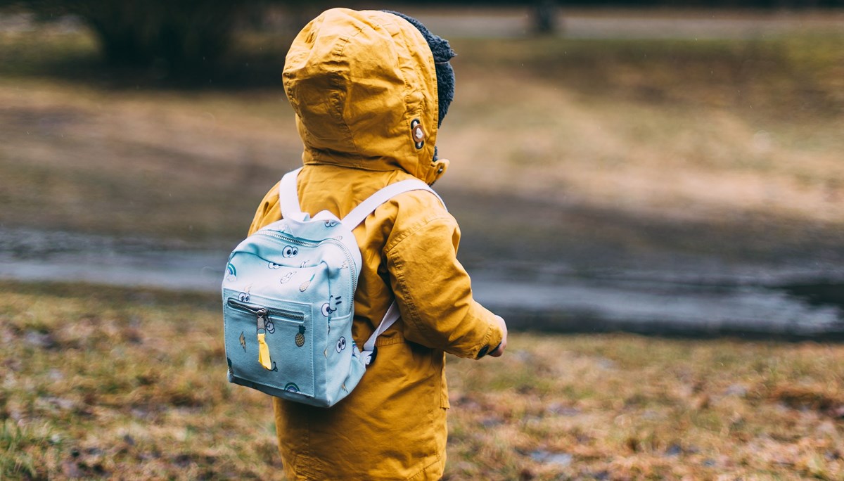 Bild på barn med ryggsäck