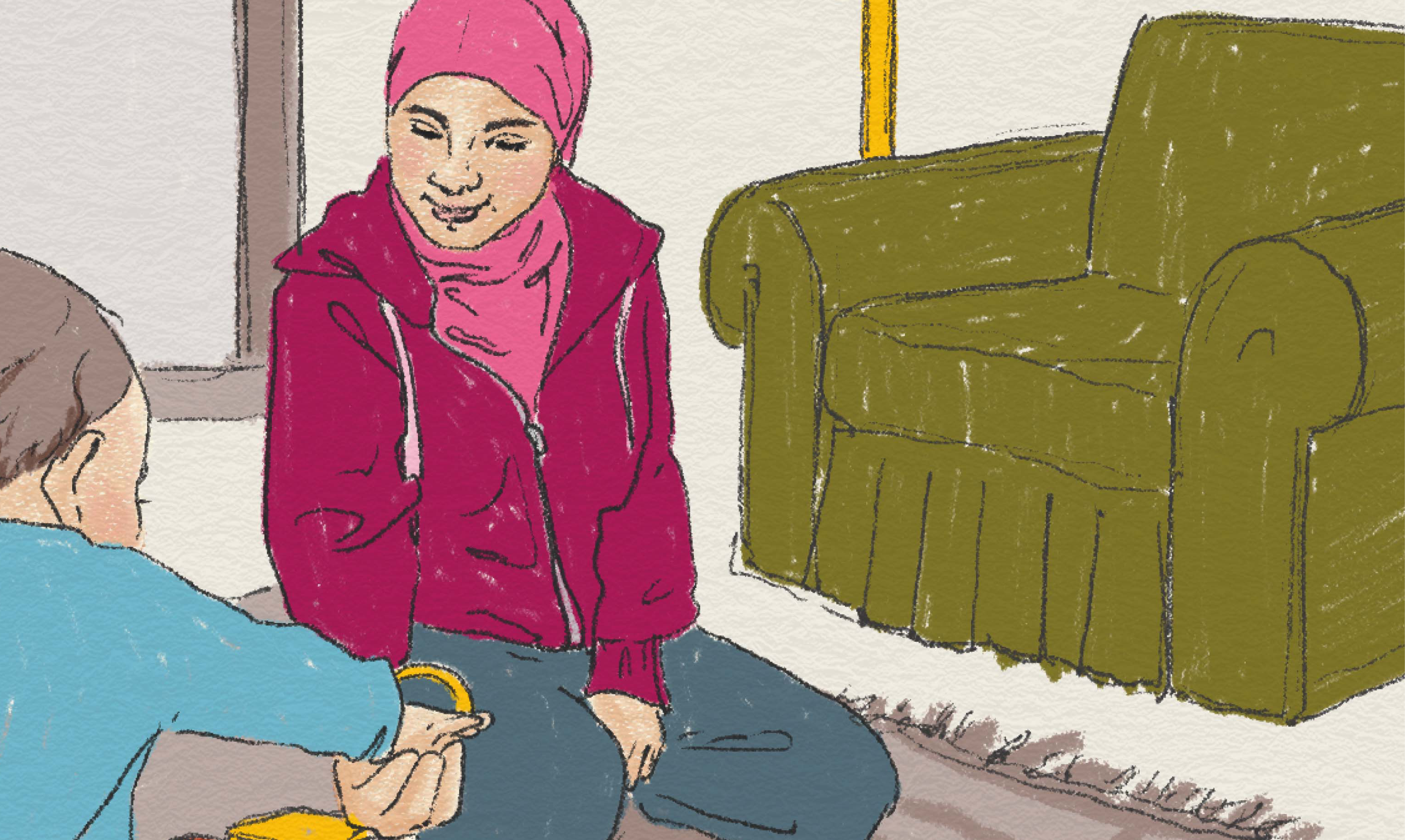 Två vuxna betraktar ett barn som leker med en kloss och en boll