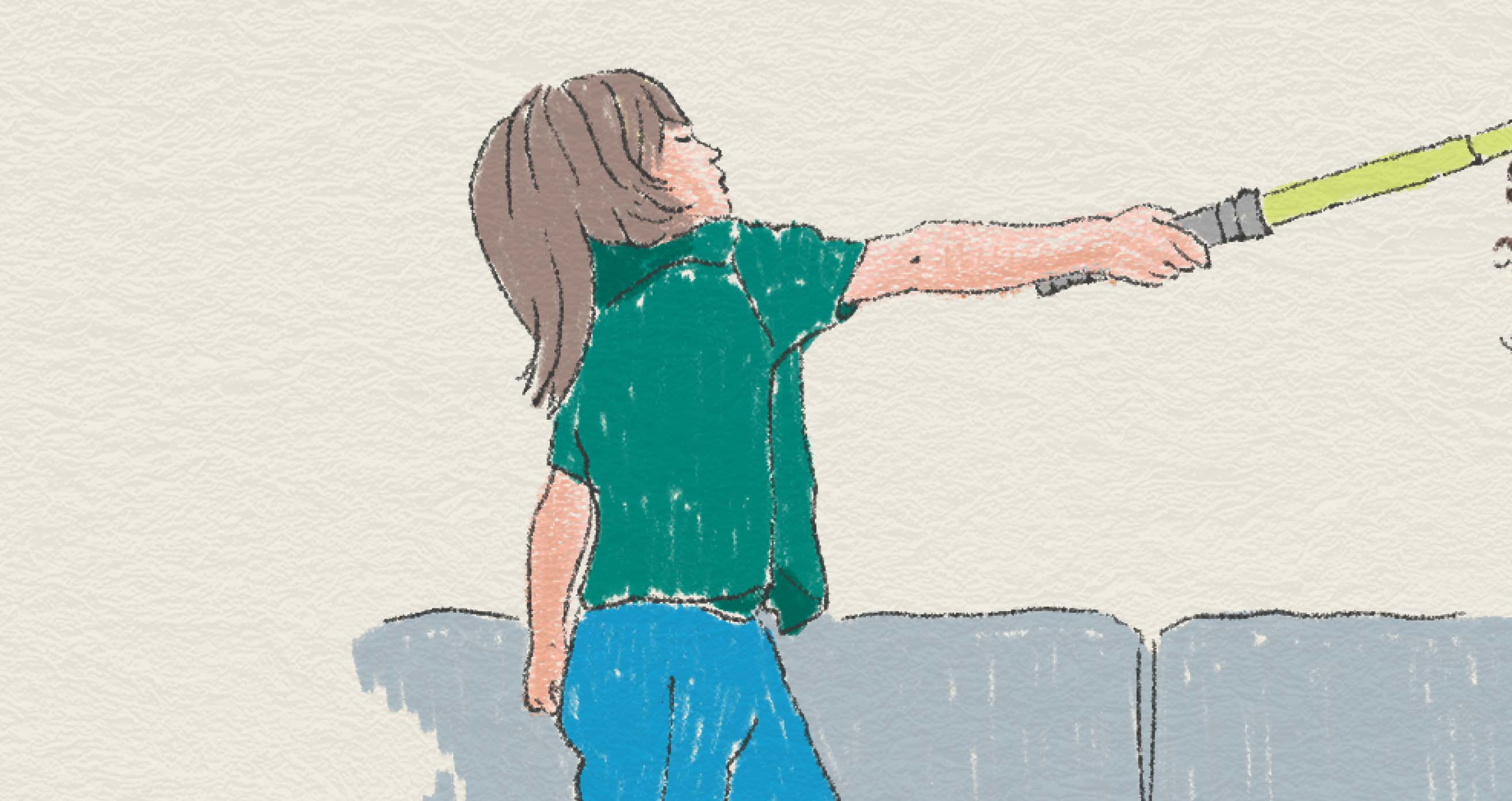 Två barn i en soffa varav ett av dem håller i ett plastsvärd