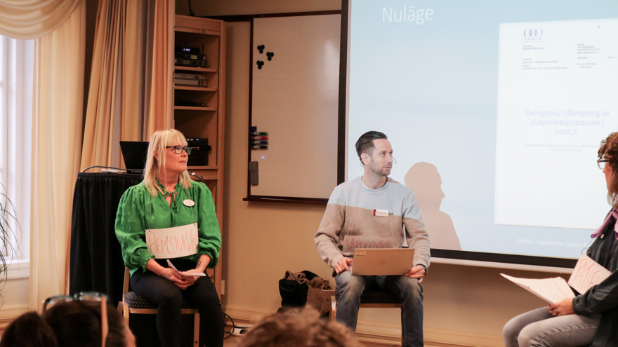 Sittande talare mindre rum