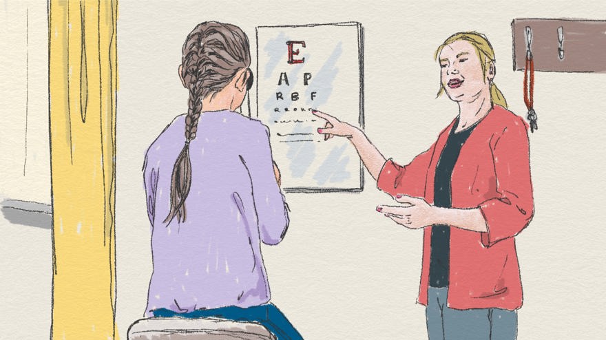 Ett barn testar sin syn mot en bokstavstavla