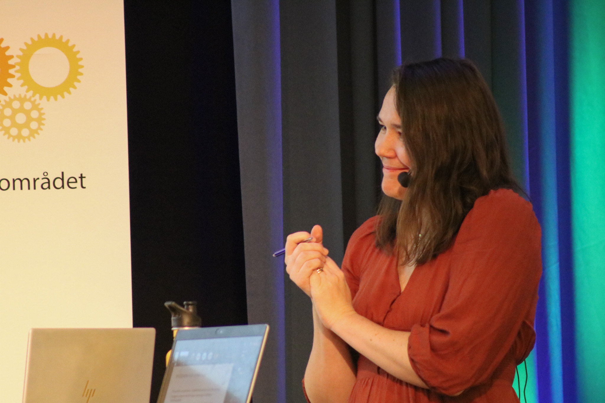 Frida och Eva på scen avslutar