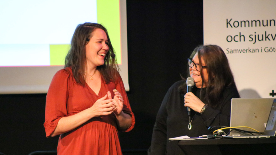 Frida och Eva på scen