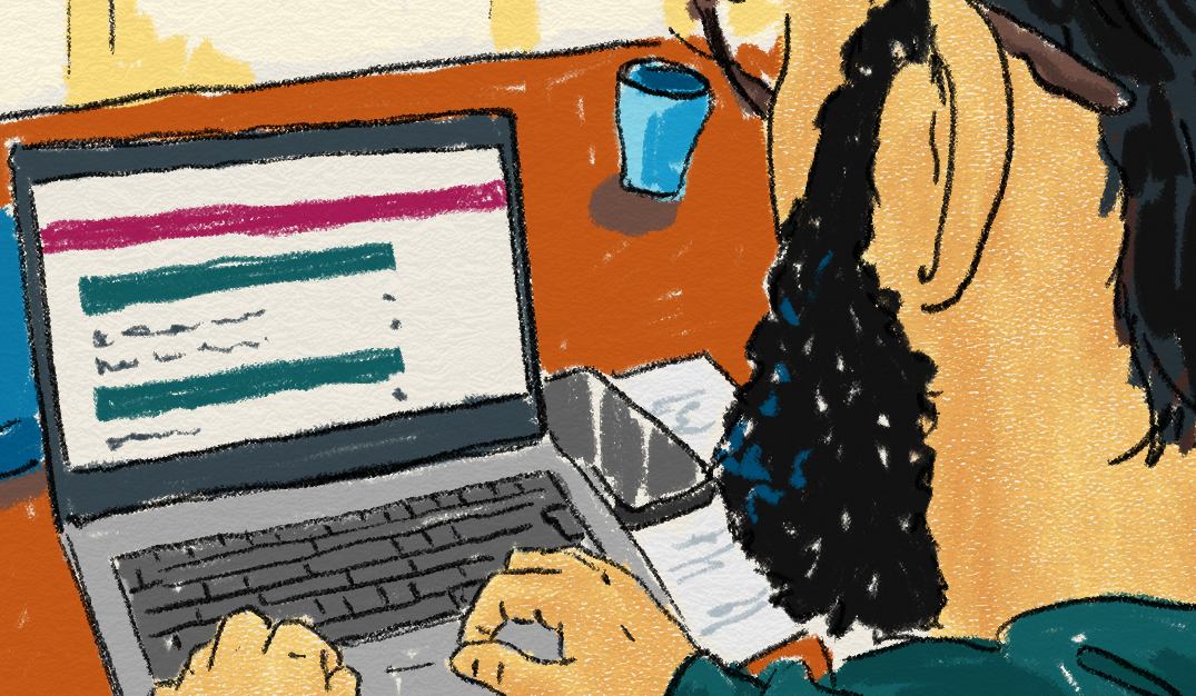 En man sitter framför sin dator och skriver