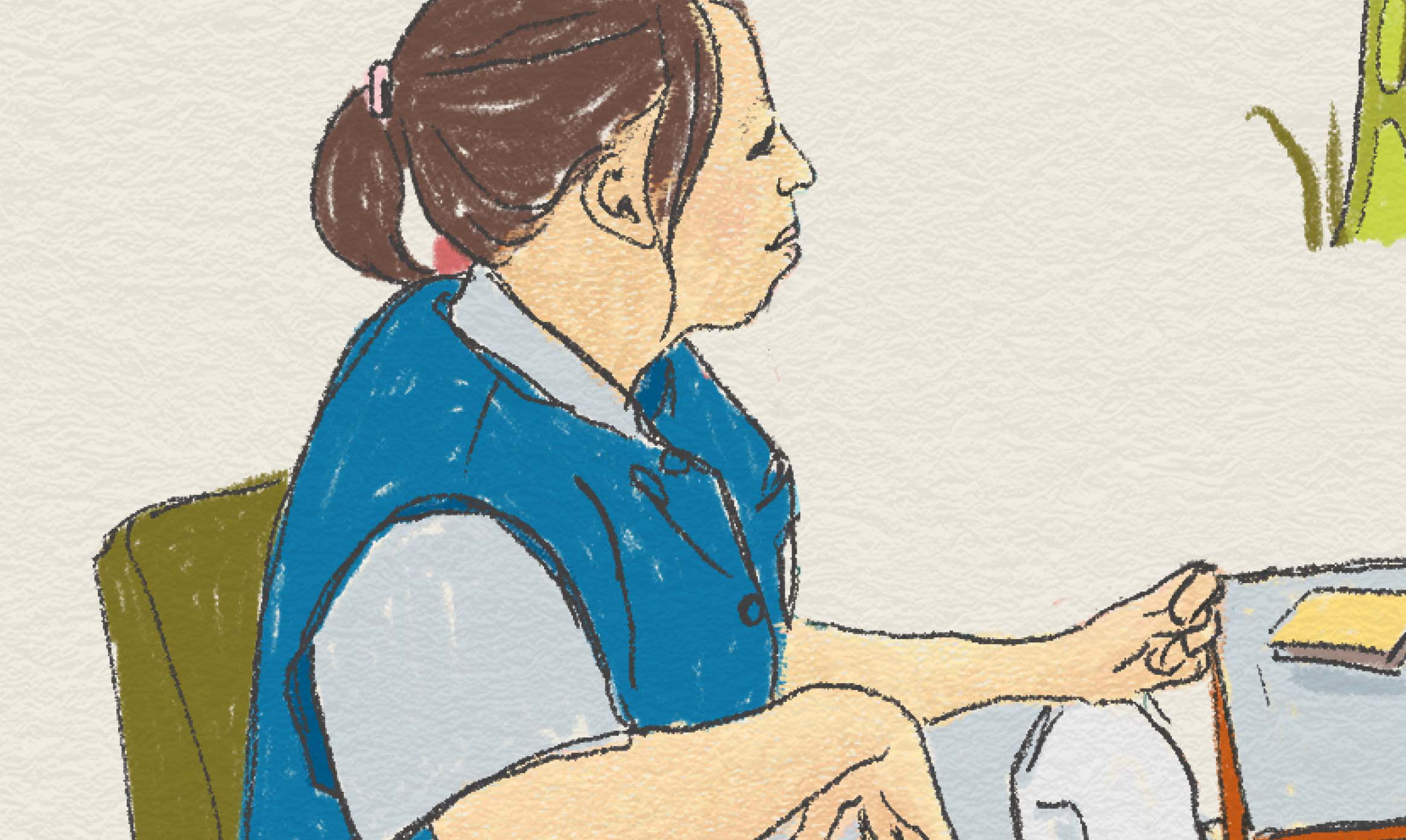 Två kvinnor talar med varandra vid ett litet bord