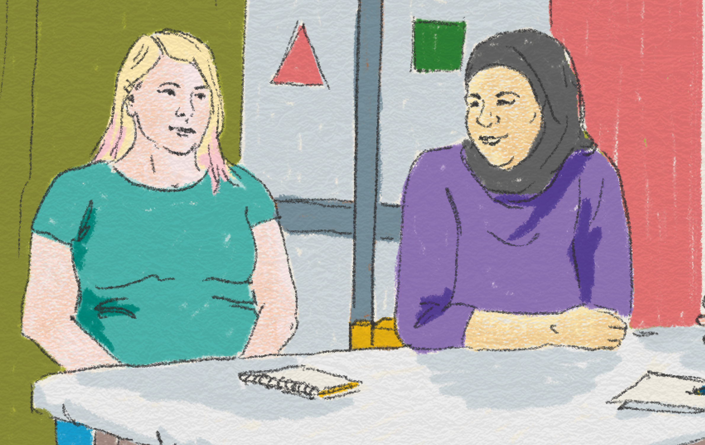 Kvinnor sitter vid ett bord och pratar