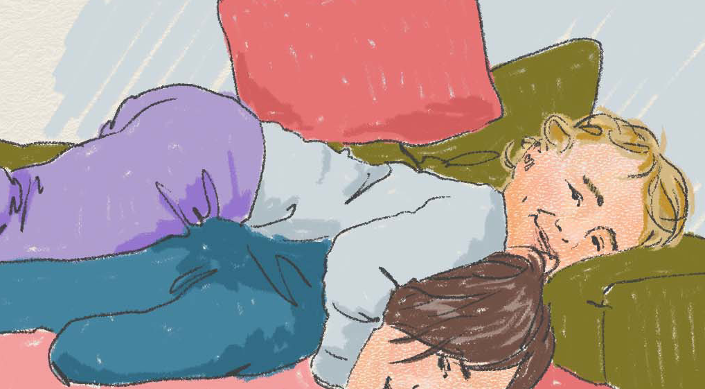 Två barn i en soffa