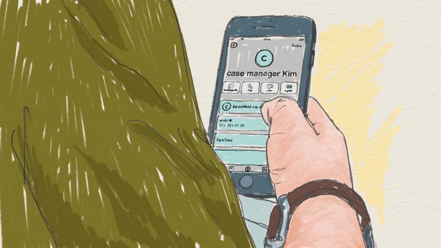 En hand håller i en mobil