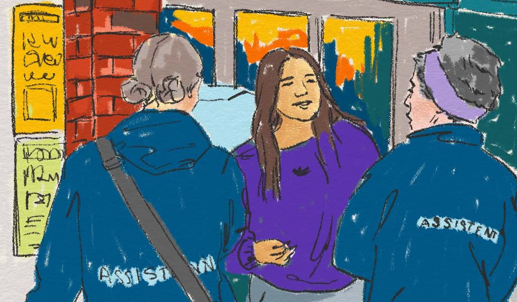 Tre personer står utanför en butik med löpsedlar